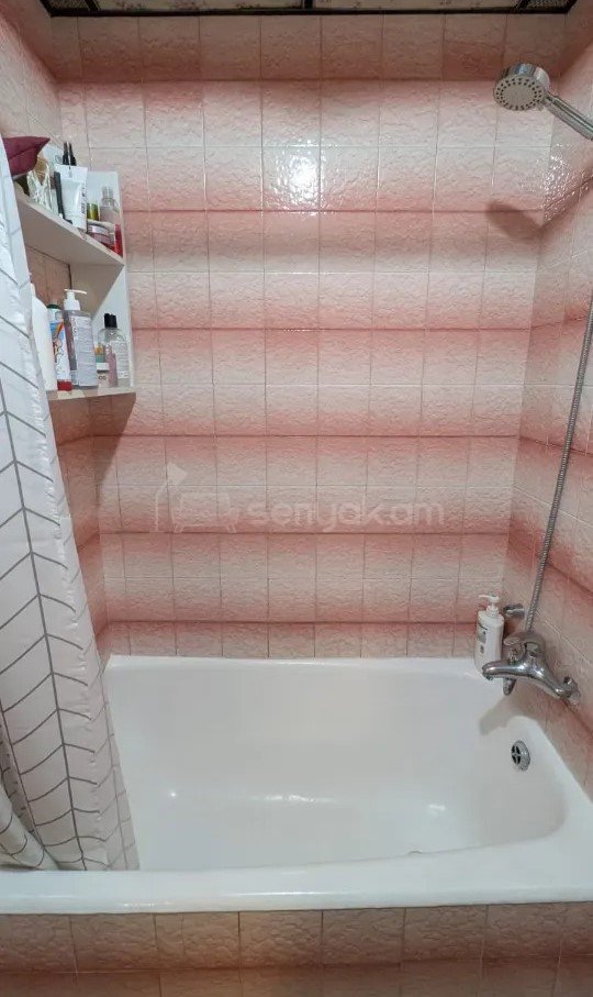 2 Սենյականոց Բնակարան Քարե Շենքում, 70քմ, 3/4 հարկ, Նորմալ Վիճակում