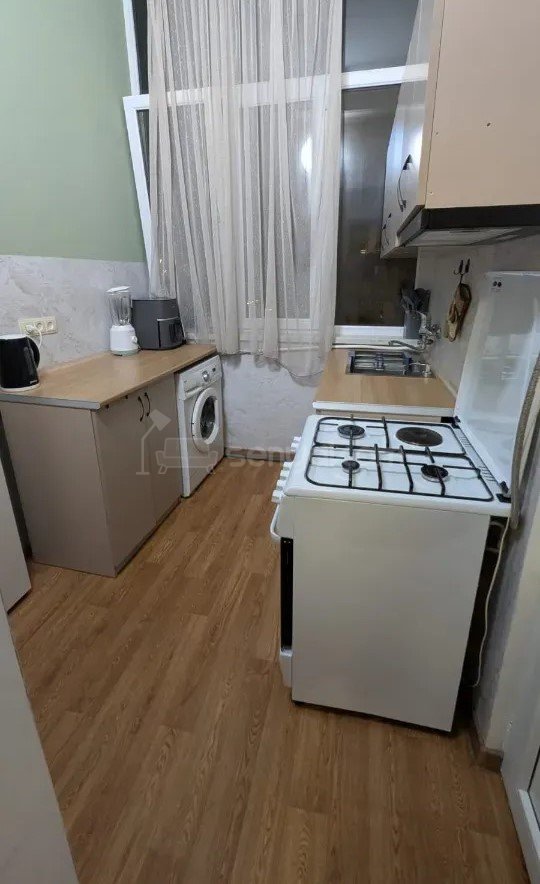 2 Սենյականոց Բնակարան Քարե Շենքում, 70քմ, 3/4 հարկ, Նորմալ Վիճակում