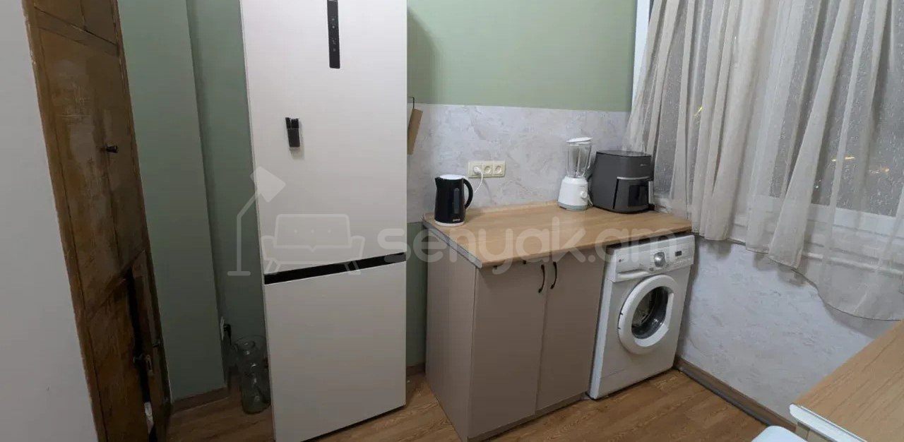 2 Սենյականոց Բնակարան Քարե Շենքում, 70քմ, 3/4 հարկ, Նորմալ Վիճակում