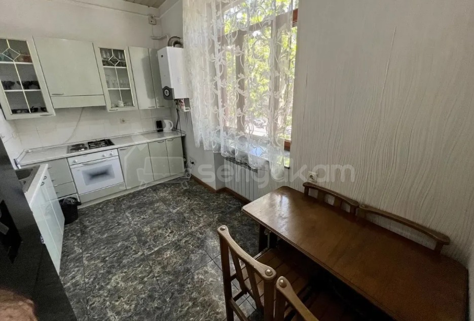 3 Սենյականոց Բնակարան Քարե Շենքում, 70քմ, 3/4 հարկ, Կապիտալ Վերանորոգված