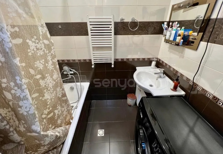 3 Սենյականոց Բնակարան Քարե Շենքում, 70քմ, 3/4 հարկ, Կապիտալ Վերանորոգված