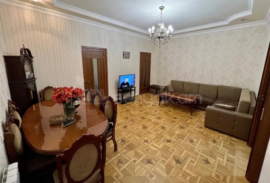 3 Սենյականոց Բնակարան Քարե Շենքում, 70քմ, 3/4 հարկ, Կապիտալ Վերանորոգված