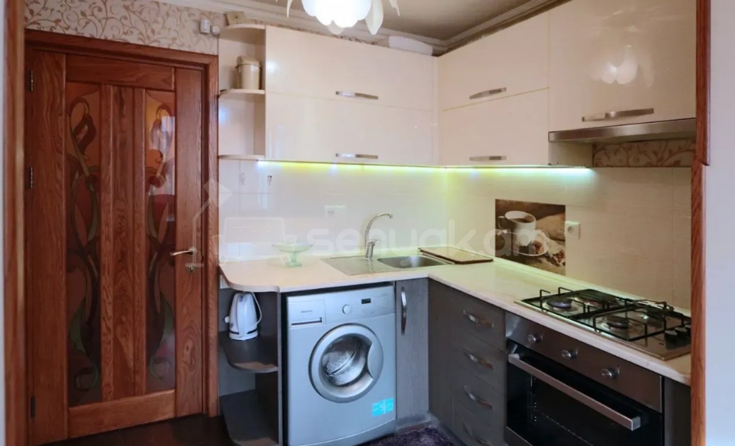 2 Սենյականոց Բնակարան Քարե Շենքում, 85քմ, 3/5 հարկ, Կապիտալ Վերանորոգված