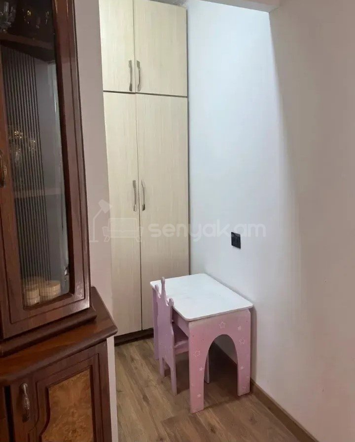 2 Սենյականոց Բնակարան Քարե Շենքում, 52քմ, 4/4 հարկ, Նորմալ Վիճակում