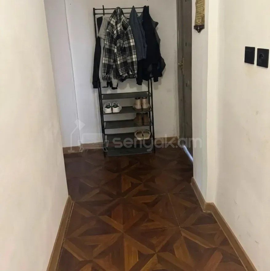 2 Սենյականոց Բնակարան Քարե Շենքում, 52քմ, 4/4 հարկ, Նորմալ Վիճակում