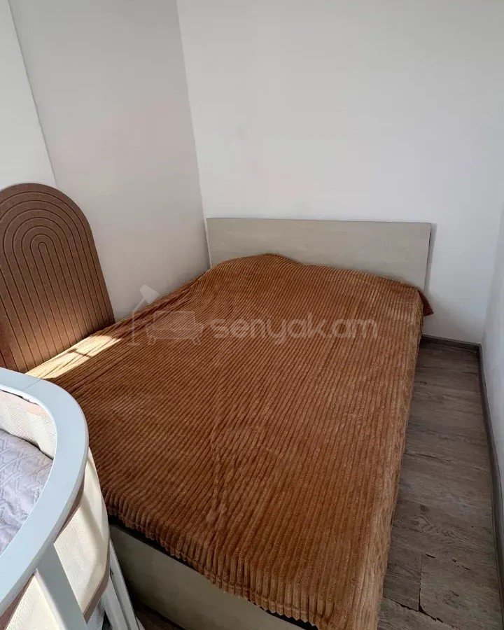 2 Սենյականոց Բնակարան Քարե Շենքում, 52քմ, 4/4 հարկ, Նորմալ Վիճակում