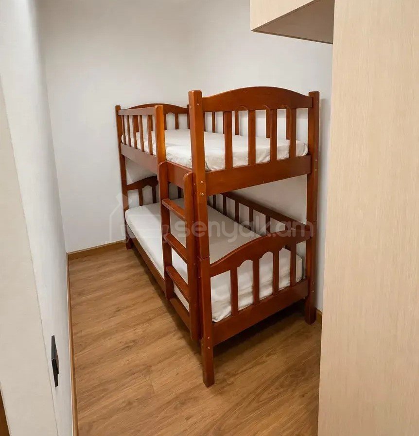 2 Սենյականոց Բնակարան Քարե Շենքում, 52քմ, 4/4 հարկ, Նորմալ Վիճակում