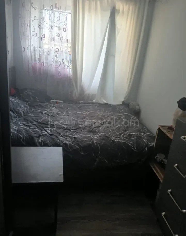 2 Սենյականոց Բնակարան Քարե Շենքում, 52քմ, 4/4 հարկ, Նորմալ Վիճակում