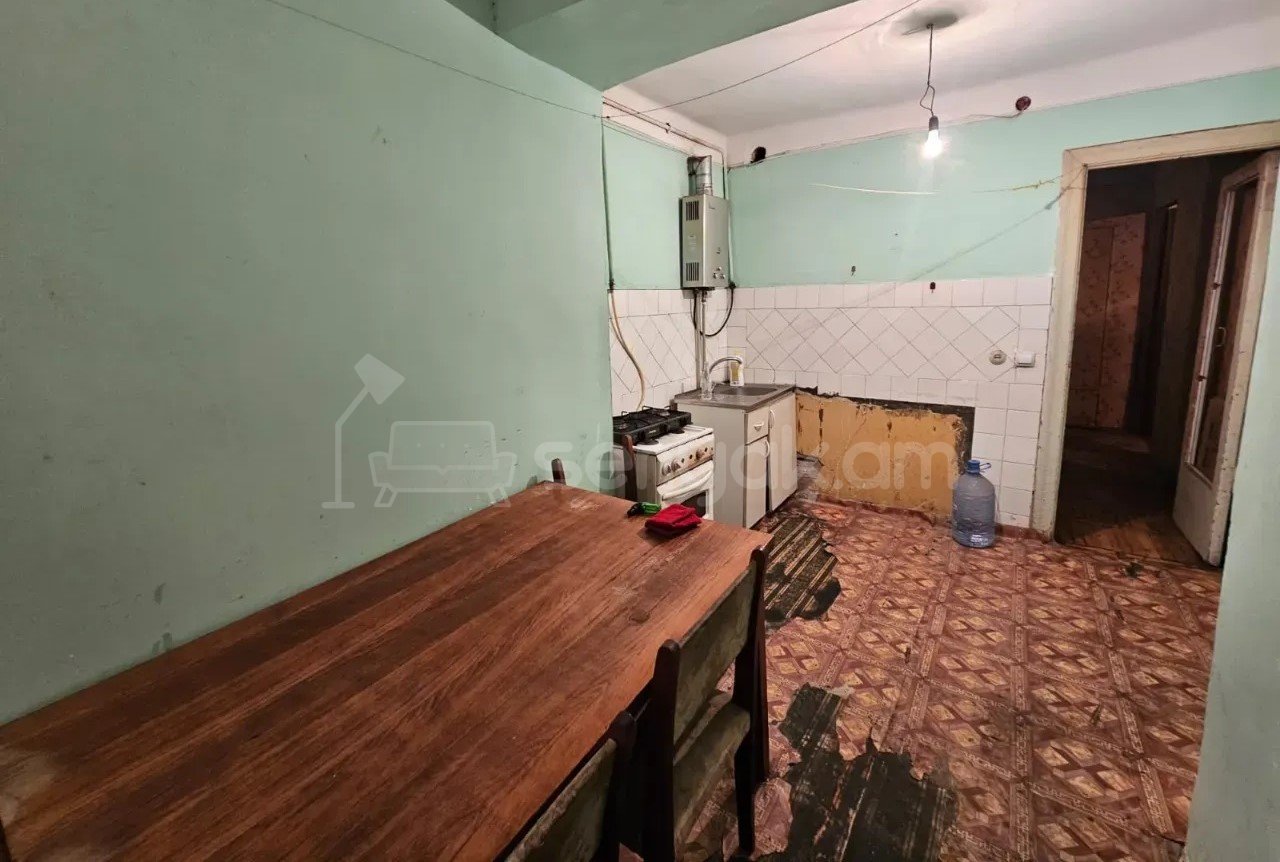2 Սենյականոց Բնակարան Քարե Շենքում, 54քմ, 4/4 հարկ, Պետական Վիճակում