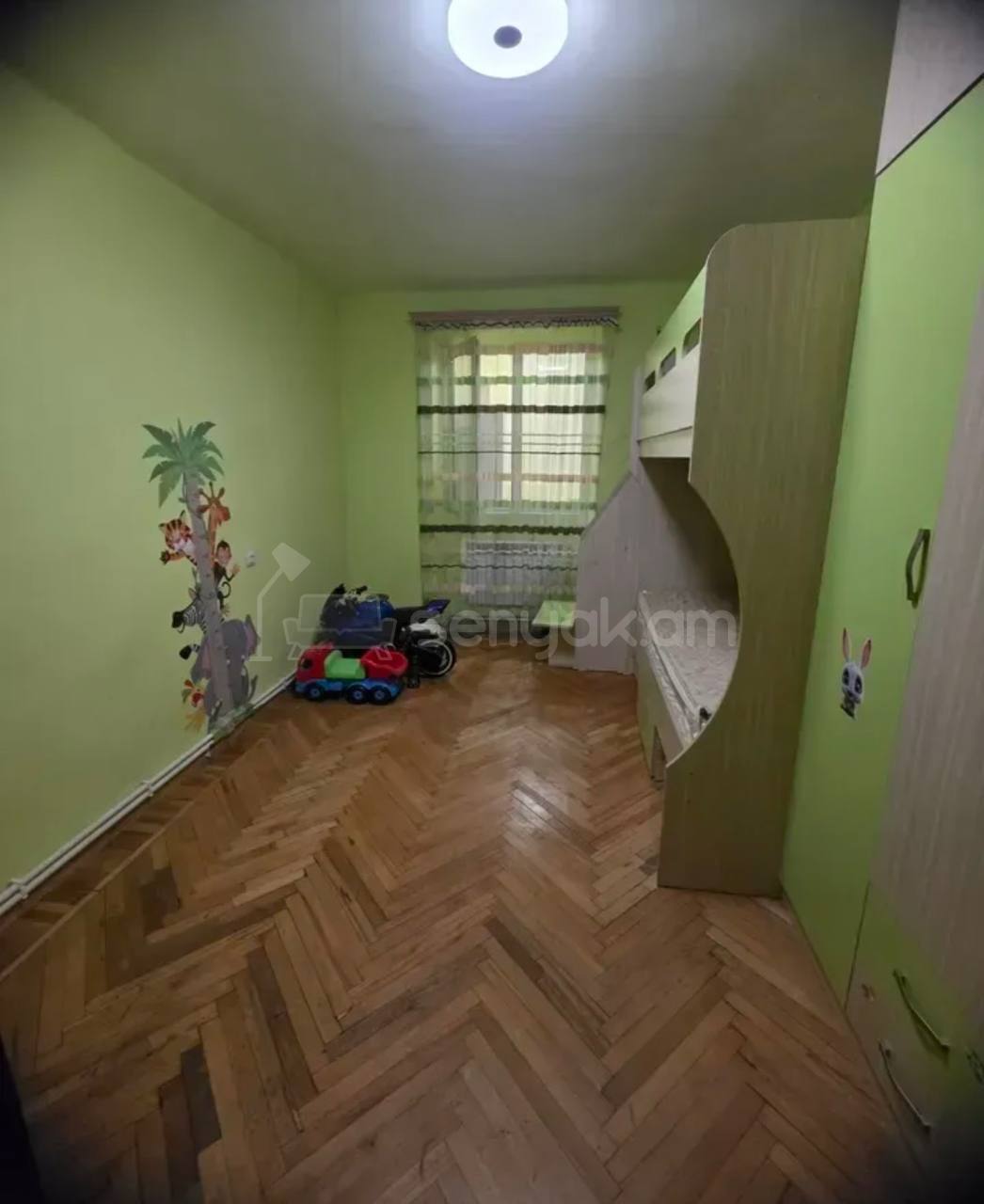 3 Սենյականոց Բնակարան Քարե Շենքում, 91քմ, 2/4 հարկ, Կապիտալ Վերանորոգված