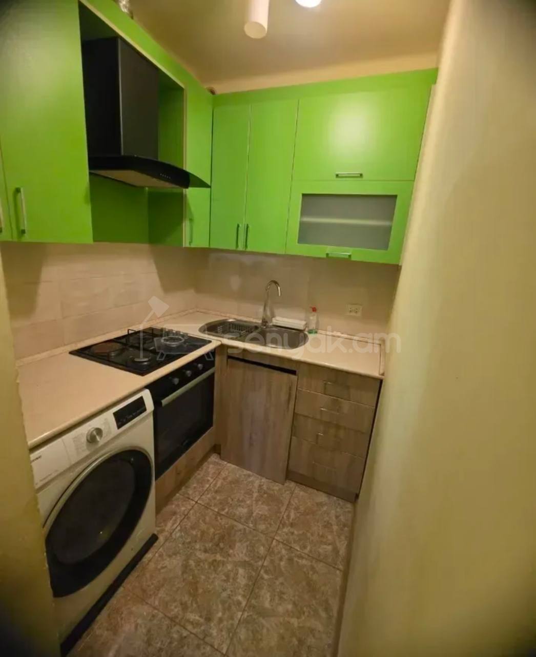 3 Սենյականոց Բնակարան Քարե Շենքում, 91քմ, 2/4 հարկ, Կապիտալ Վերանորոգված