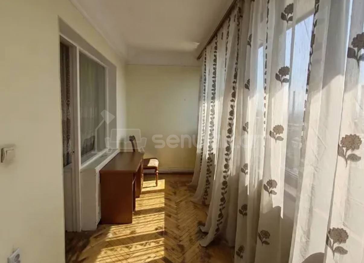 4 Սենյականոց Բնակարան Քարե Շենքում, 100քմ, 4/4 հարկ, Կապիտալ Վերանորոգված, Կահավորված