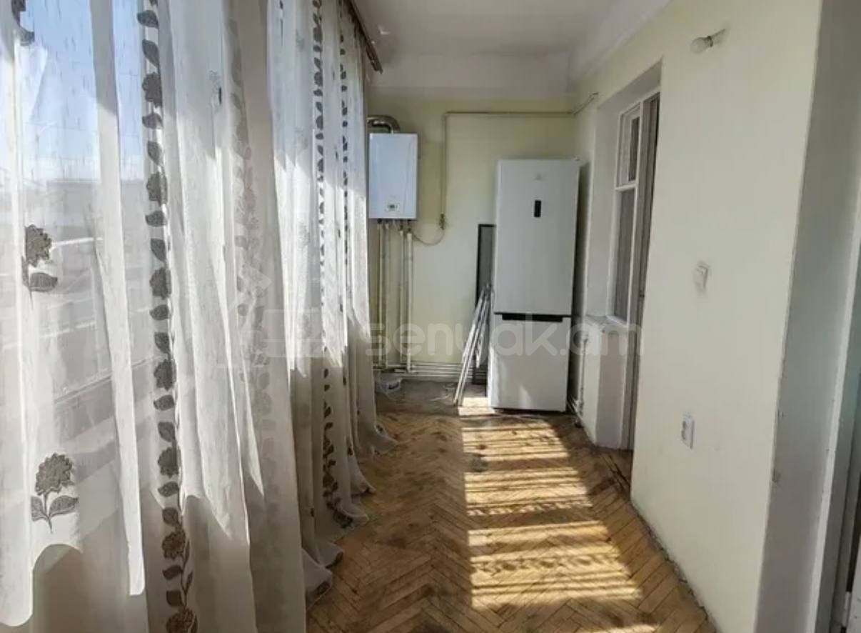 4 Սենյականոց Բնակարան Քարե Շենքում, 100քմ, 4/4 հարկ, Կապիտալ Վերանորոգված, Կահավորված