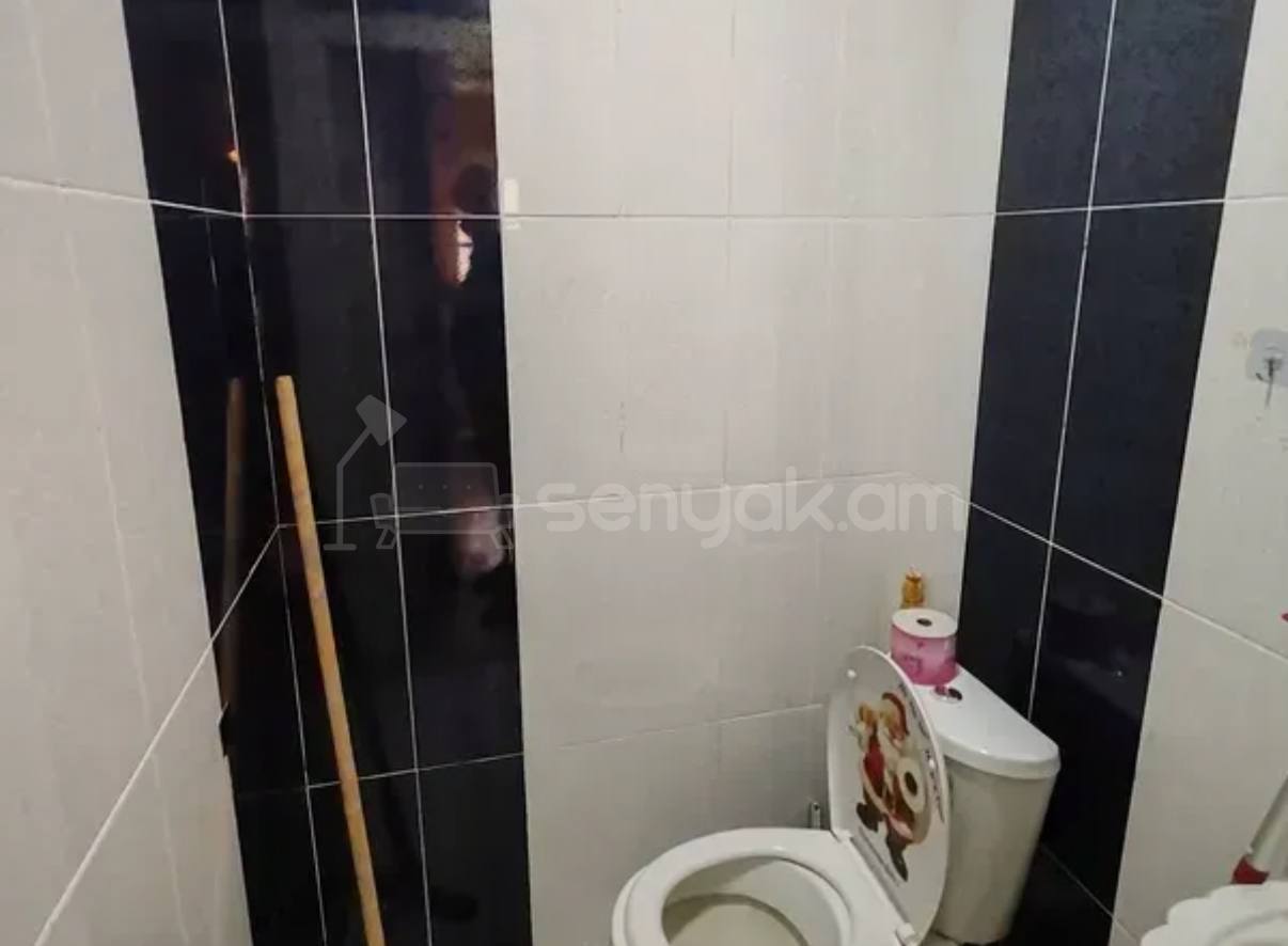 4 Սենյականոց Բնակարան Քարե Շենքում, 100քմ, 4/4 հարկ, Կապիտալ Վերանորոգված, Կահավորված