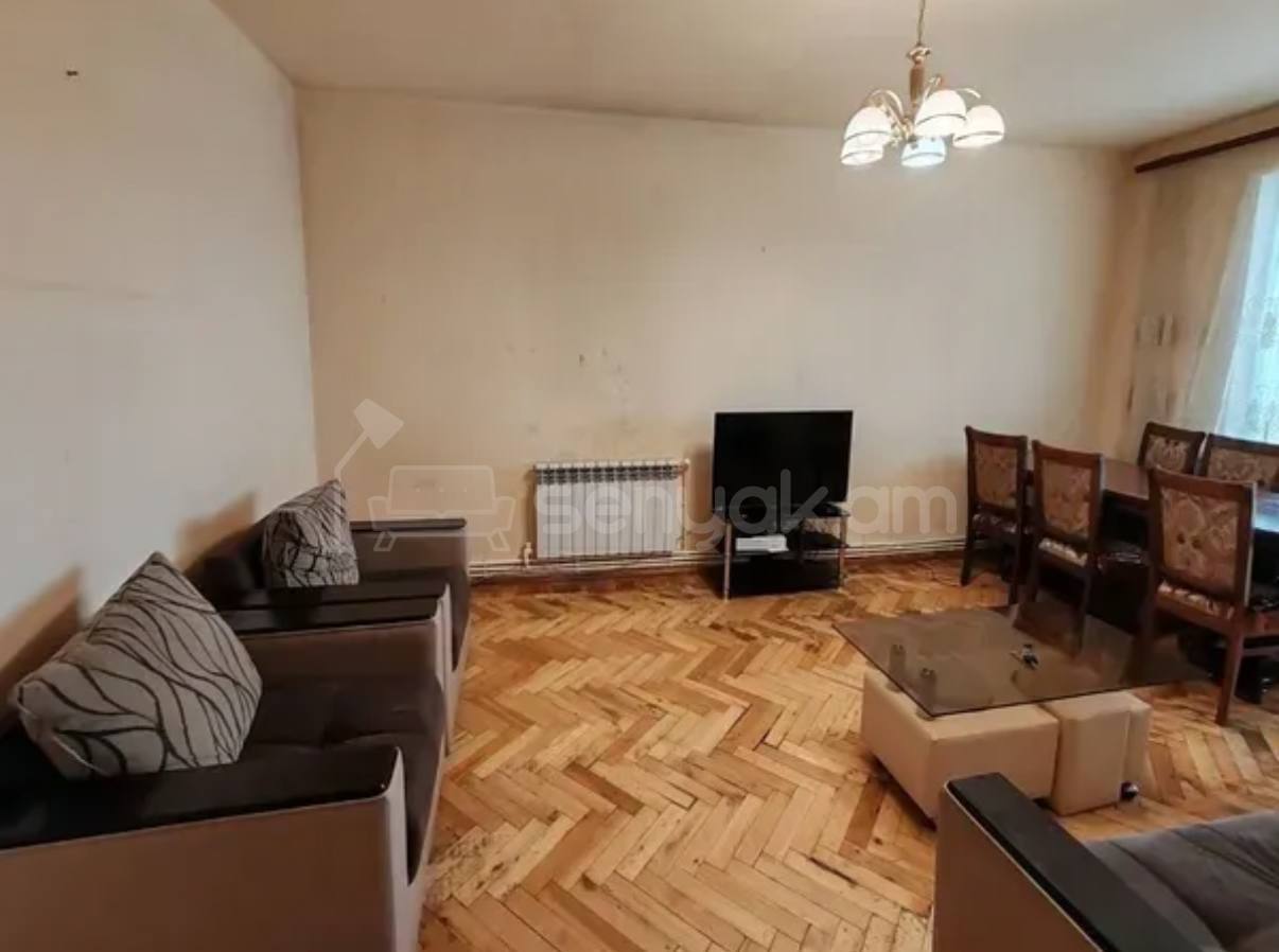4 Սենյականոց Բնակարան Քարե Շենքում, 100քմ, 4/4 հարկ, Կապիտալ Վերանորոգված, Կահավորված