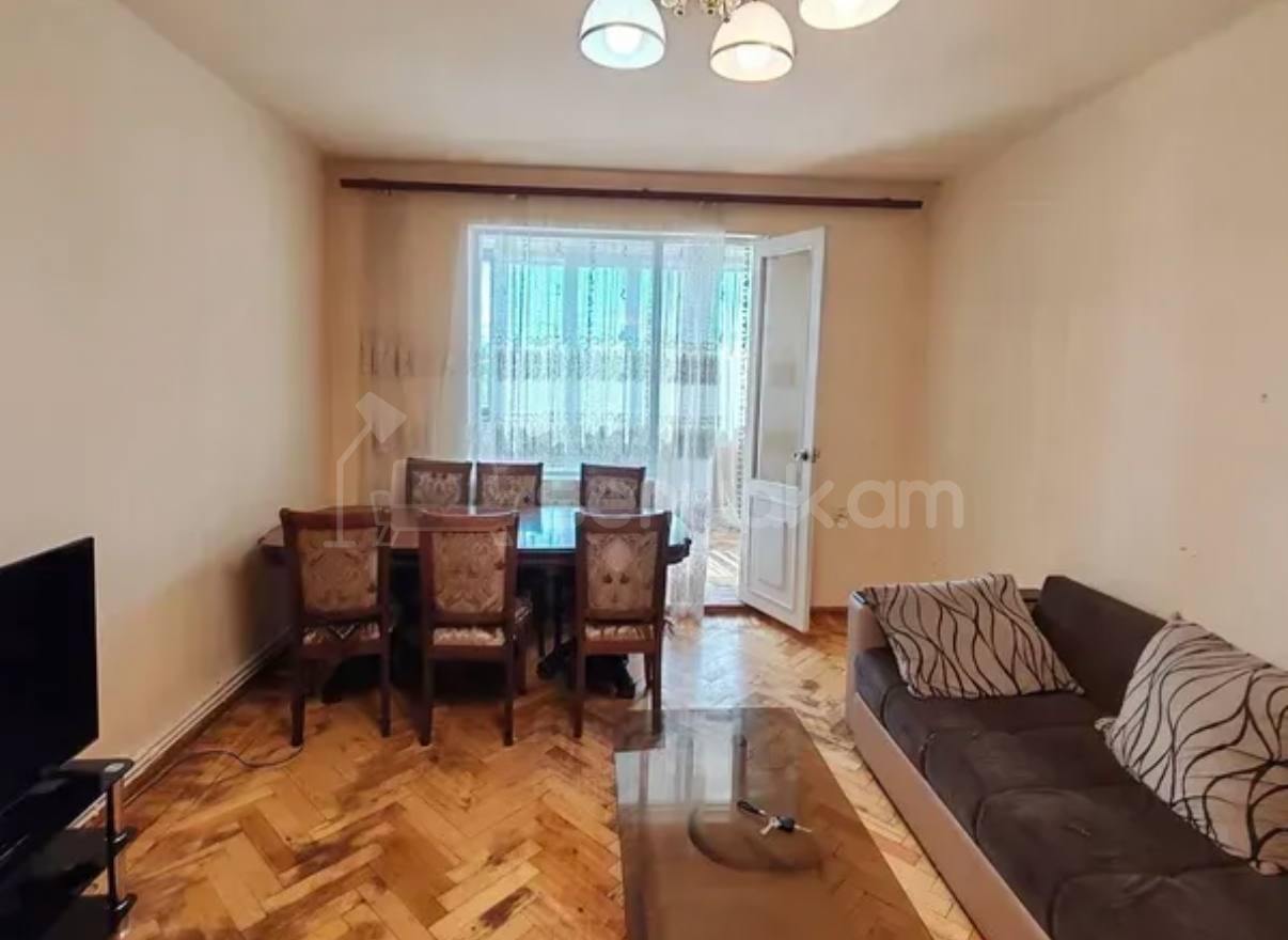 4 Սենյականոց Բնակարան Քարե Շենքում, 100քմ, 4/4 հարկ, Կապիտալ Վերանորոգված, Կահավորված