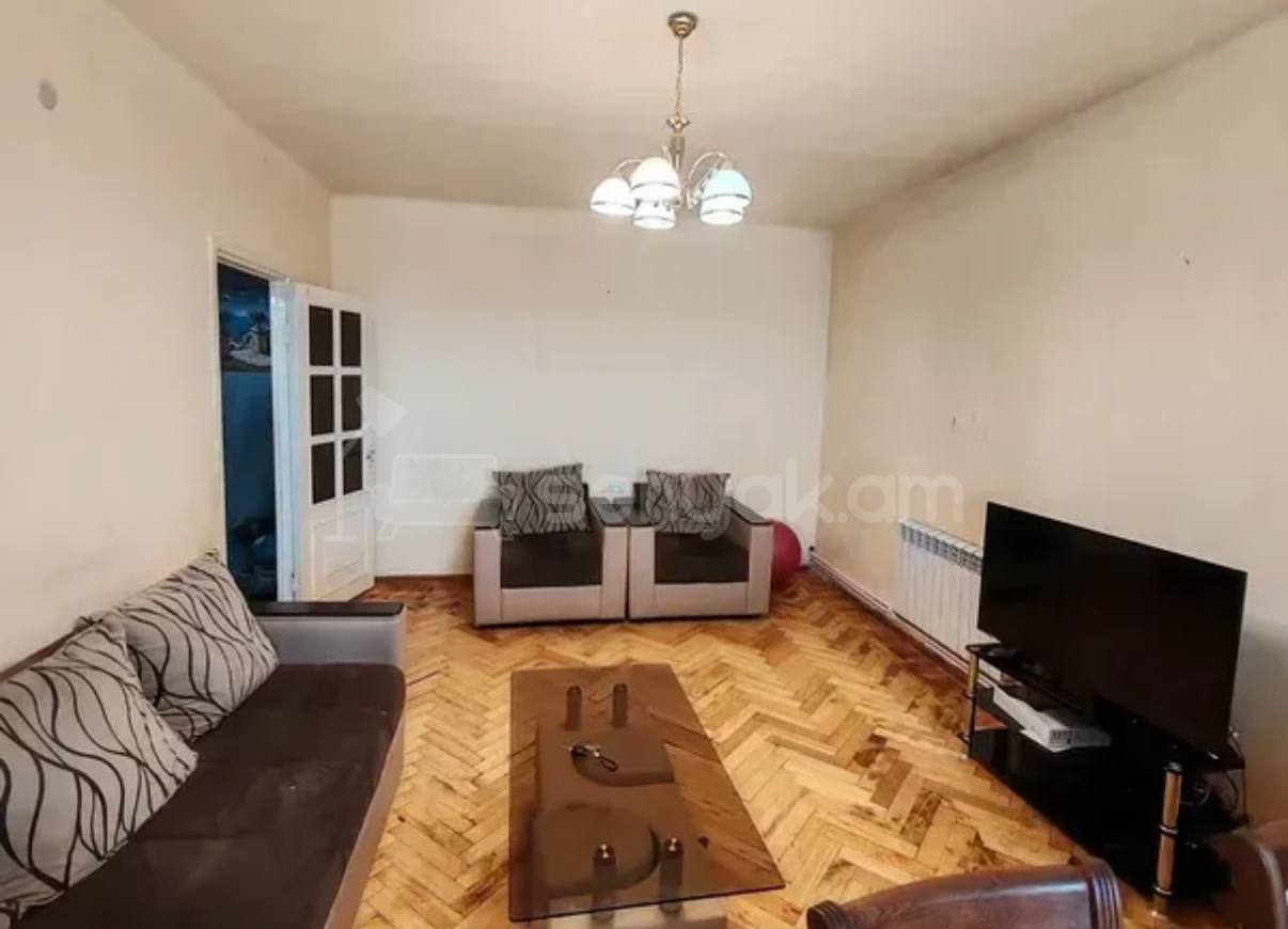4 Սենյականոց Բնակարան Քարե Շենքում, 100քմ, 4/4 հարկ, Կապիտալ Վերանորոգված, Կահավորված