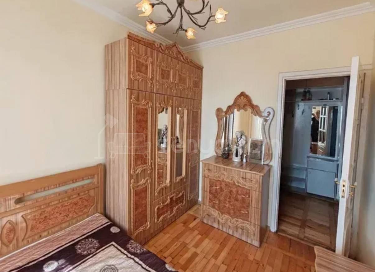 4 Սենյականոց Բնակարան Քարե Շենքում, 100քմ, 4/4 հարկ, Կապիտալ Վերանորոգված, Կահավորված