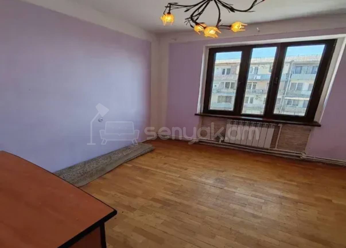 4 Սենյականոց Բնակարան Քարե Շենքում, 100քմ, 4/4 հարկ, Կապիտալ Վերանորոգված, Կահավորված
