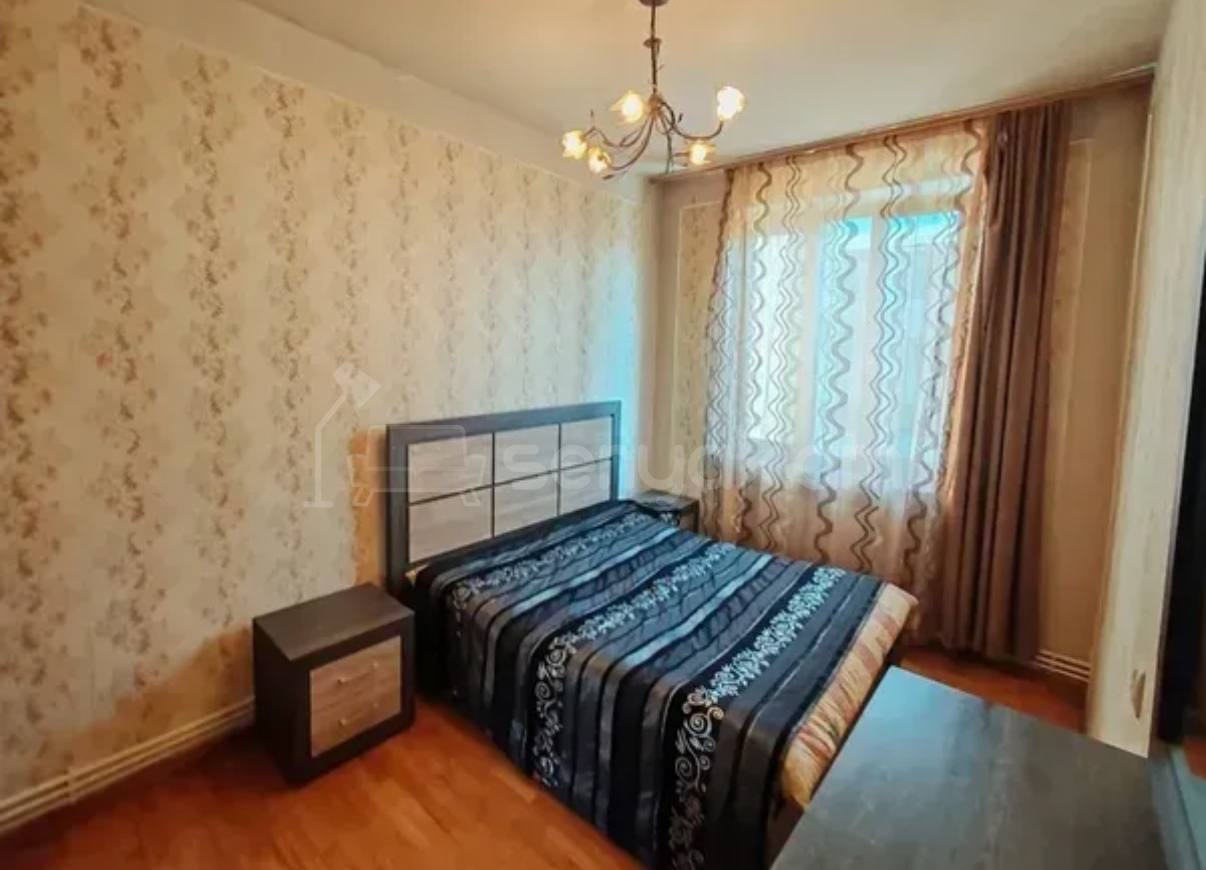 4 Սենյականոց Բնակարան Քարե Շենքում, 100քմ, 4/4 հարկ, Կապիտալ Վերանորոգված, Կահավորված