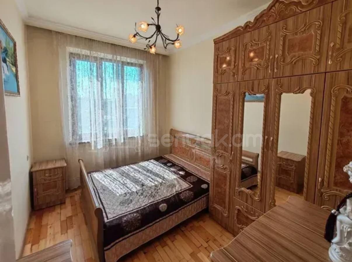 4 Սենյականոց Բնակարան Քարե Շենքում, 100քմ, 4/4 հարկ, Կապիտալ Վերանորոգված, Կահավորված