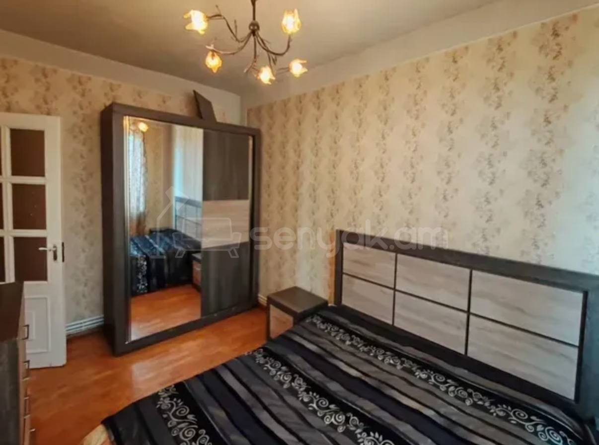 4 Սենյականոց Բնակարան Քարե Շենքում, 100քմ, 4/4 հարկ, Կապիտալ Վերանորոգված, Կահավորված