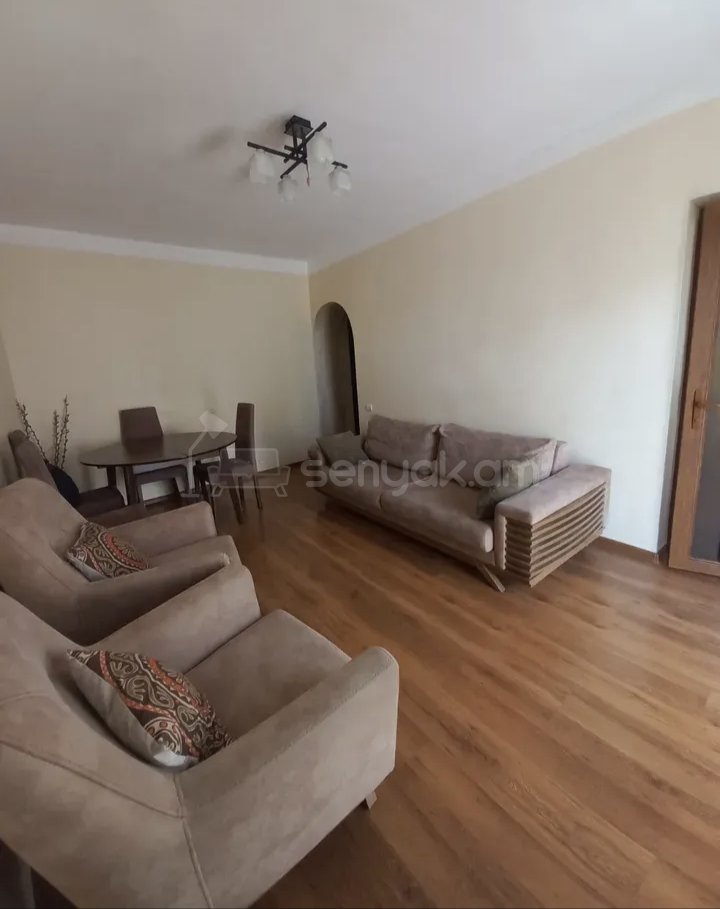 2 Սենյականոց Բնակարան Քարե Շենքում, 32քմ, 2/4 հարկ, Նորմալ Վիճակում