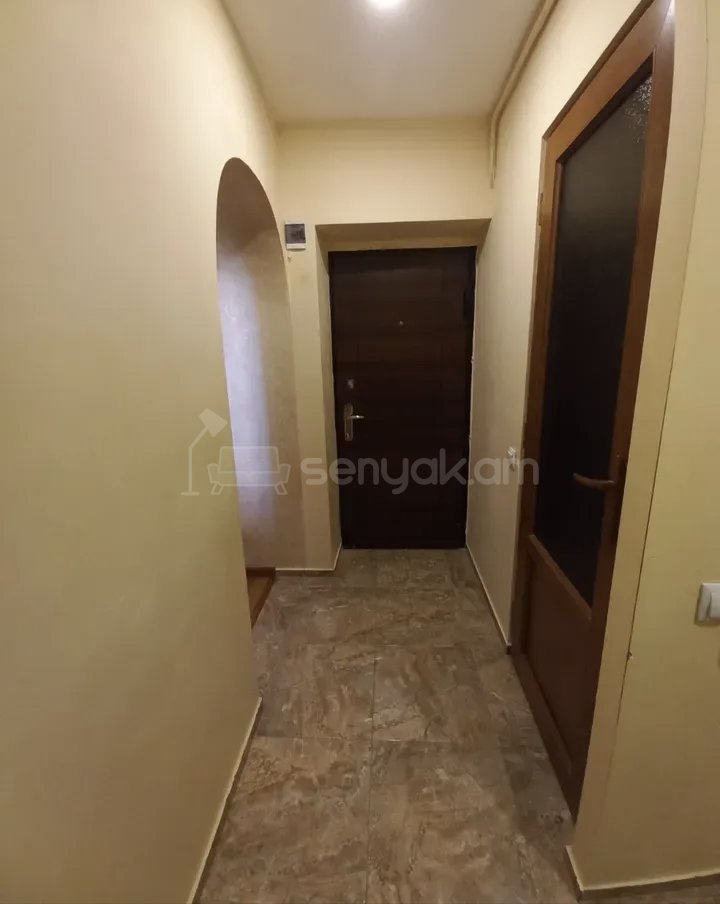 2 Սենյականոց Բնակարան Քարե Շենքում, 32քմ, 2/4 հարկ, Նորմալ Վիճակում