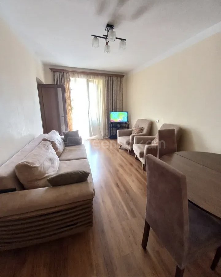 2 Սենյականոց Բնակարան Քարե Շենքում, 32քմ, 2/4 հարկ, Նորմալ Վիճակում