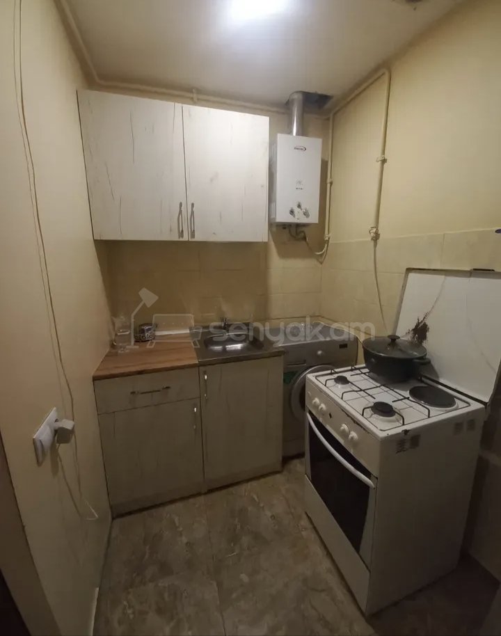 2 Սենյականոց Բնակարան Քարե Շենքում, 32քմ, 2/4 հարկ, Նորմալ Վիճակում