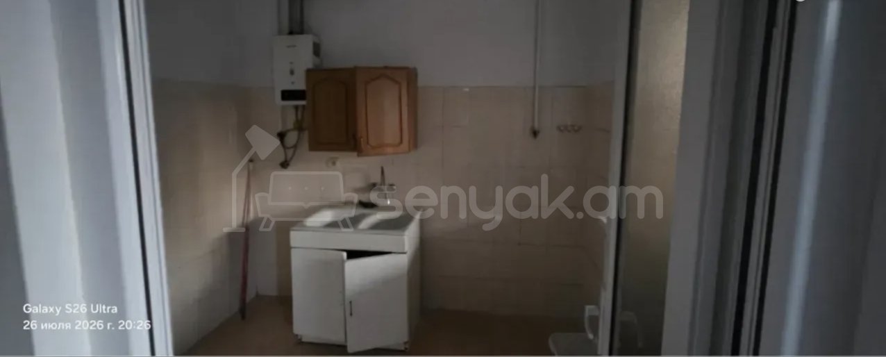 2 Սենյականոց Բնակարան Քարե Շենքում, 57քմ, 2/2 հարկ, Նորմալ Վիճակում, Կահավորված