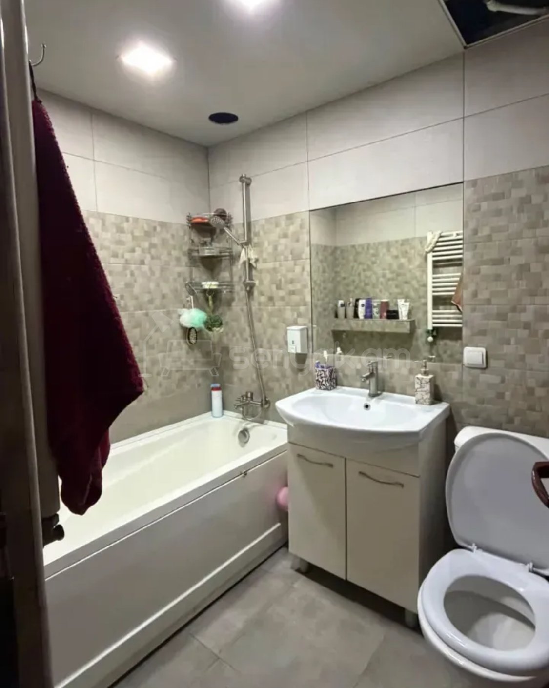 4 Սենյականոց Բնակարան Քարե Շենքում, 78քմ, 5/5 հարկ, Կապիտալ Վերանորոգված