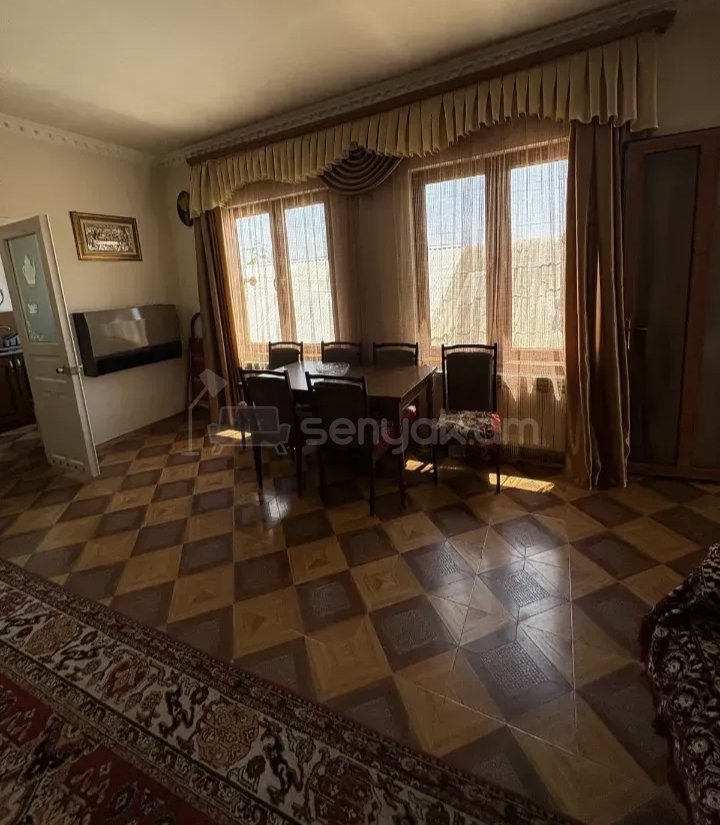 3 Սենյականոց Բնակարան Քարե Շենքում, 78քմ, 2/2 հարկ, Նորմալ Վիճակում, Կահավորված