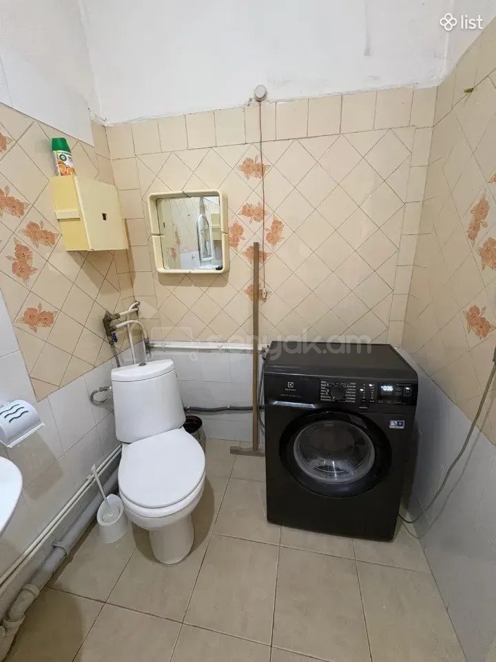 3 Սենյականոց Բնակարան Քարե Շենքում, 78քմ, 2/2 հարկ, Նորմալ Վիճակում, Կահավորված