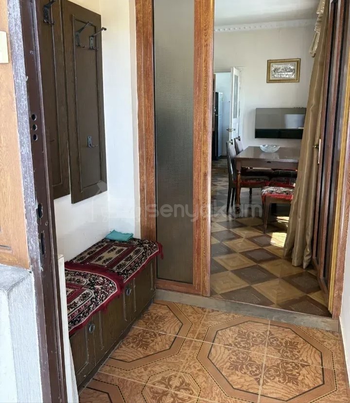 3 Սենյականոց Բնակարան Քարե Շենքում, 78քմ, 2/2 հարկ, Նորմալ Վիճակում, Կահավորված