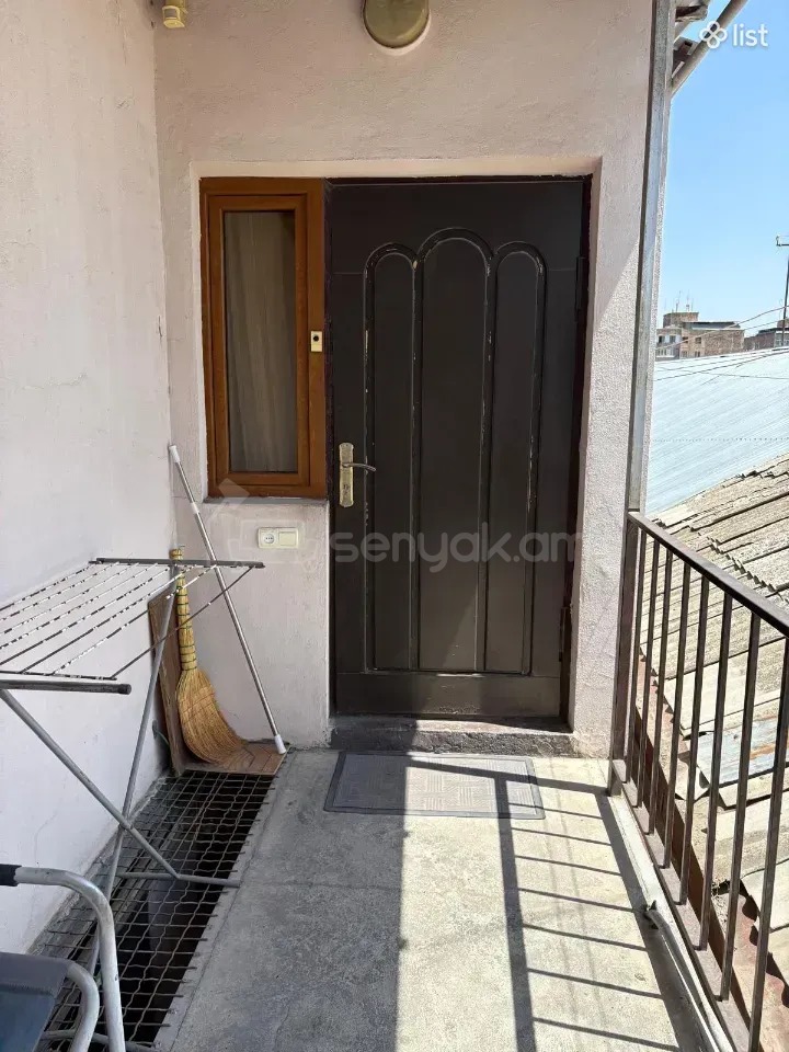 3 Սենյականոց Բնակարան Քարե Շենքում, 78քմ, 2/2 հարկ, Նորմալ Վիճակում, Կահավորված
