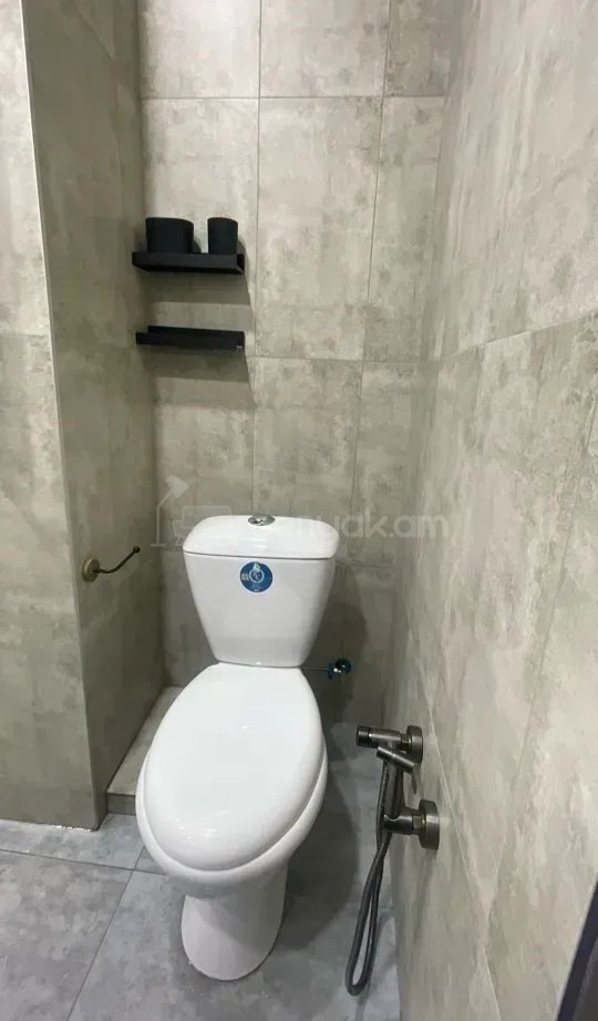 3 Սենյականոց Բնակարան Քարե Շենքում, 65քմ, 5/8 հարկ, Կապիտալ Վերանորոգված, Կահավորված