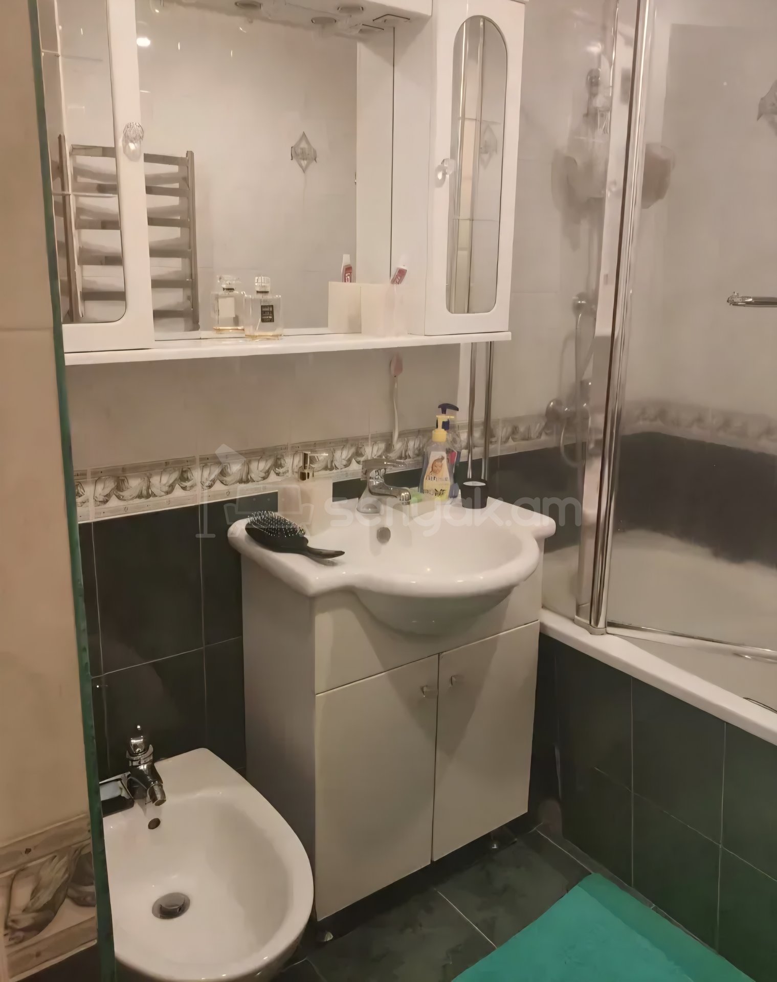 3 Սենյականոց Բնակարան Քարե Շենքում, 95քմ, 9/9 հարկ, Կապիտալ Վերանորոգված, Կահավորված