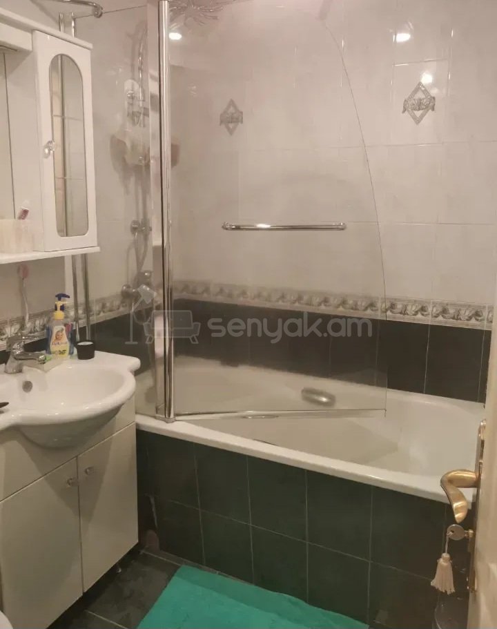 3 Սենյականոց Բնակարան Քարե Շենքում, 95քմ, 9/9 հարկ, Կապիտալ Վերանորոգված, Կահավորված