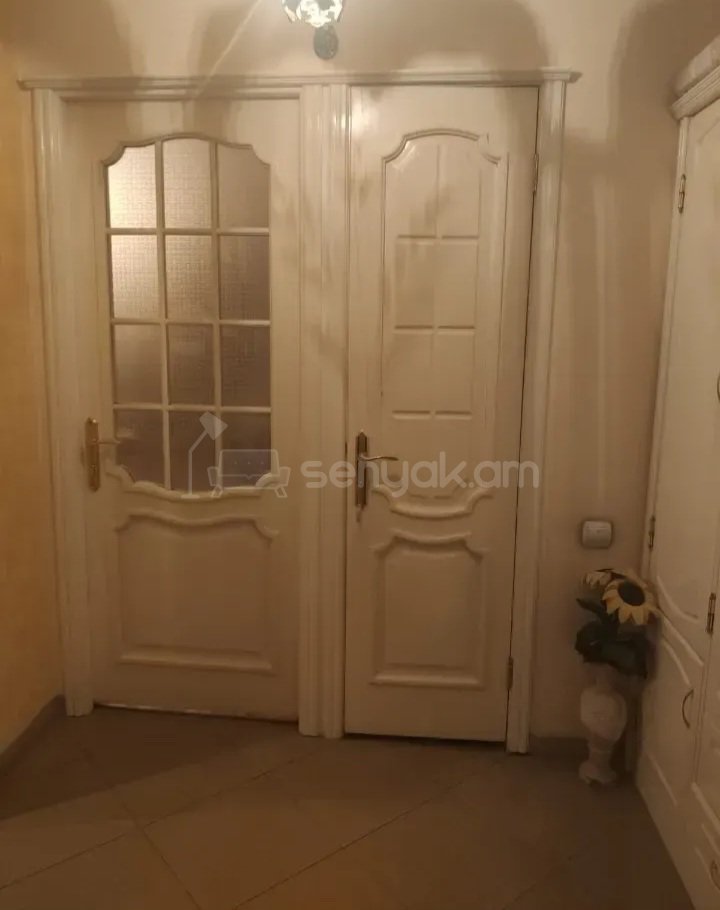 3 Սենյականոց Բնակարան Քարե Շենքում, 95քմ, 9/9 հարկ, Կապիտալ Վերանորոգված, Կահավորված