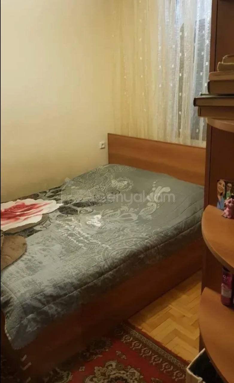 3 Սենյականոց Բնակարան Քարե Շենքում, 92քմ, 1/3 հարկ, Կապիտալ Վերանորոգված
