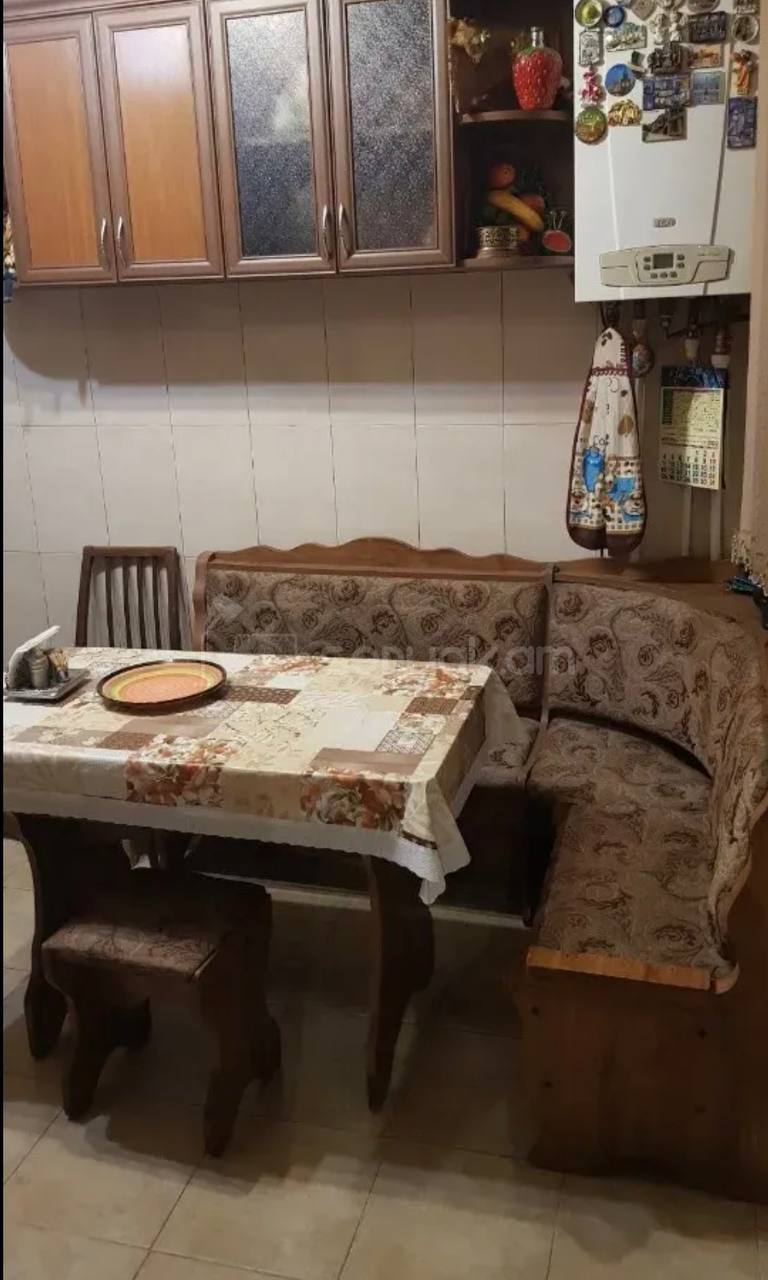 3 Սենյականոց Բնակարան Քարե Շենքում, 92քմ, 1/3 հարկ, Կապիտալ Վերանորոգված