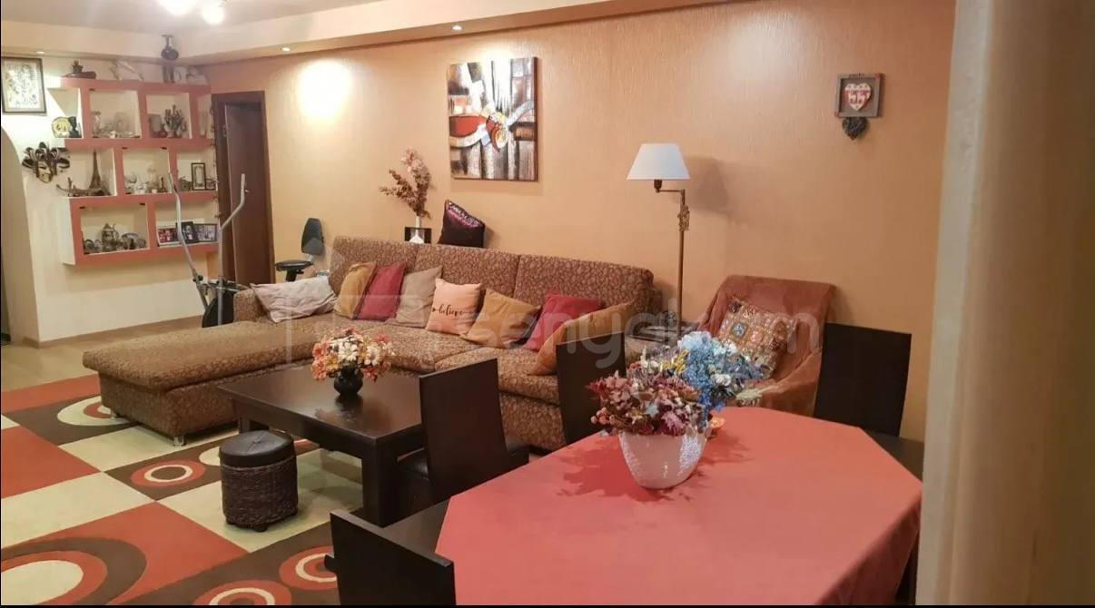 3 Սենյականոց Բնակարան Քարե Շենքում, 92քմ, 1/3 հարկ, Կապիտալ Վերանորոգված