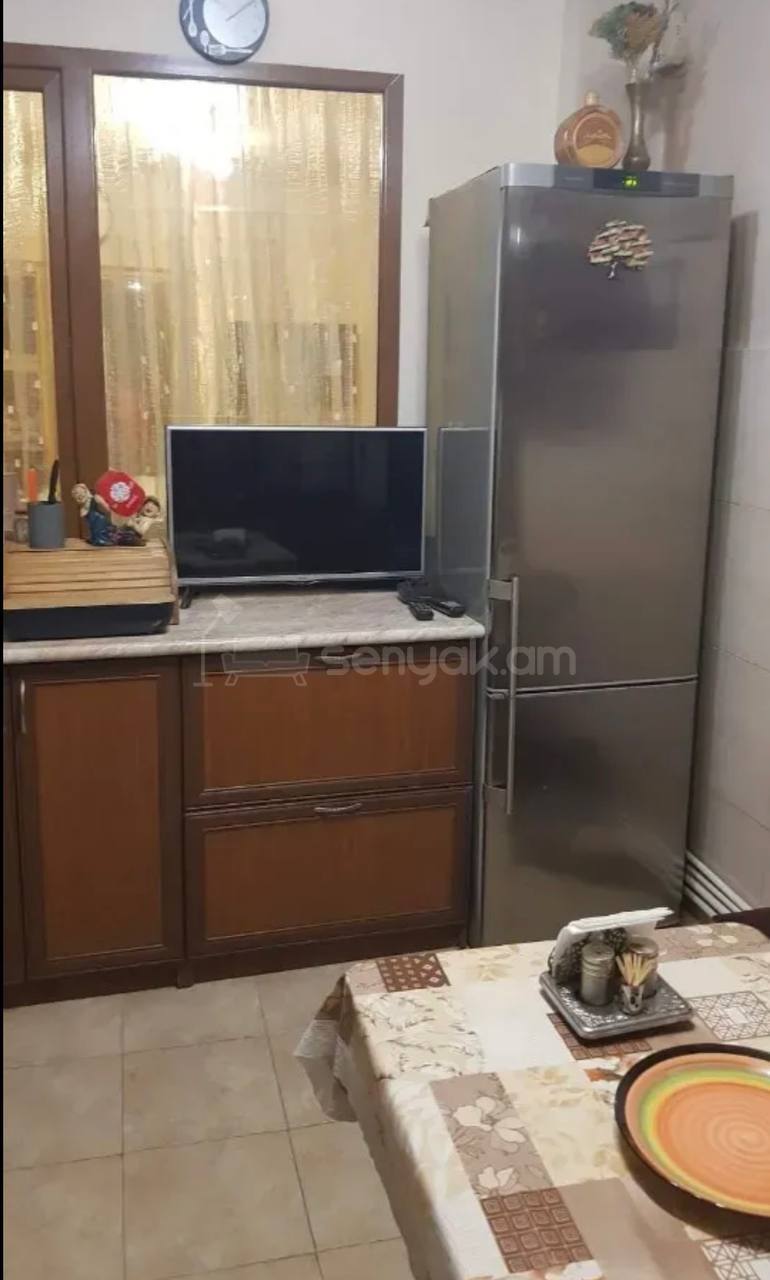 3 Սենյականոց Բնակարան Քարե Շենքում, 92քմ, 1/3 հարկ, Կապիտալ Վերանորոգված
