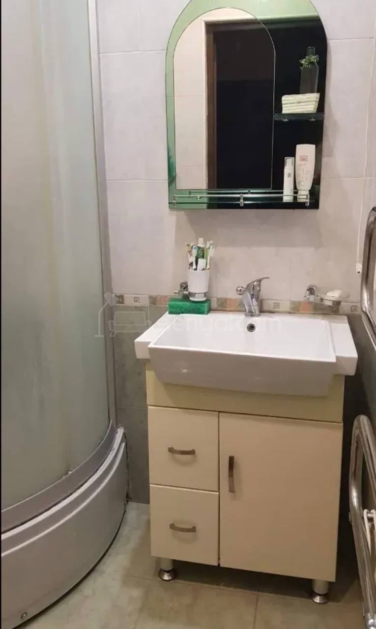 3 Սենյականոց Բնակարան Քարե Շենքում, 92քմ, 1/3 հարկ, Կապիտալ Վերանորոգված