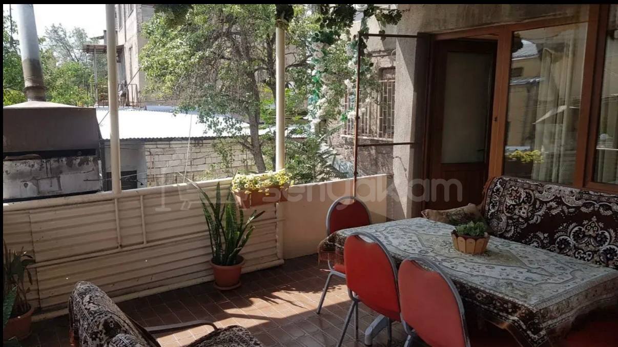 3 Սենյականոց Բնակարան Քարե Շենքում, 92քմ, 1/3 հարկ, Կապիտալ Վերանորոգված