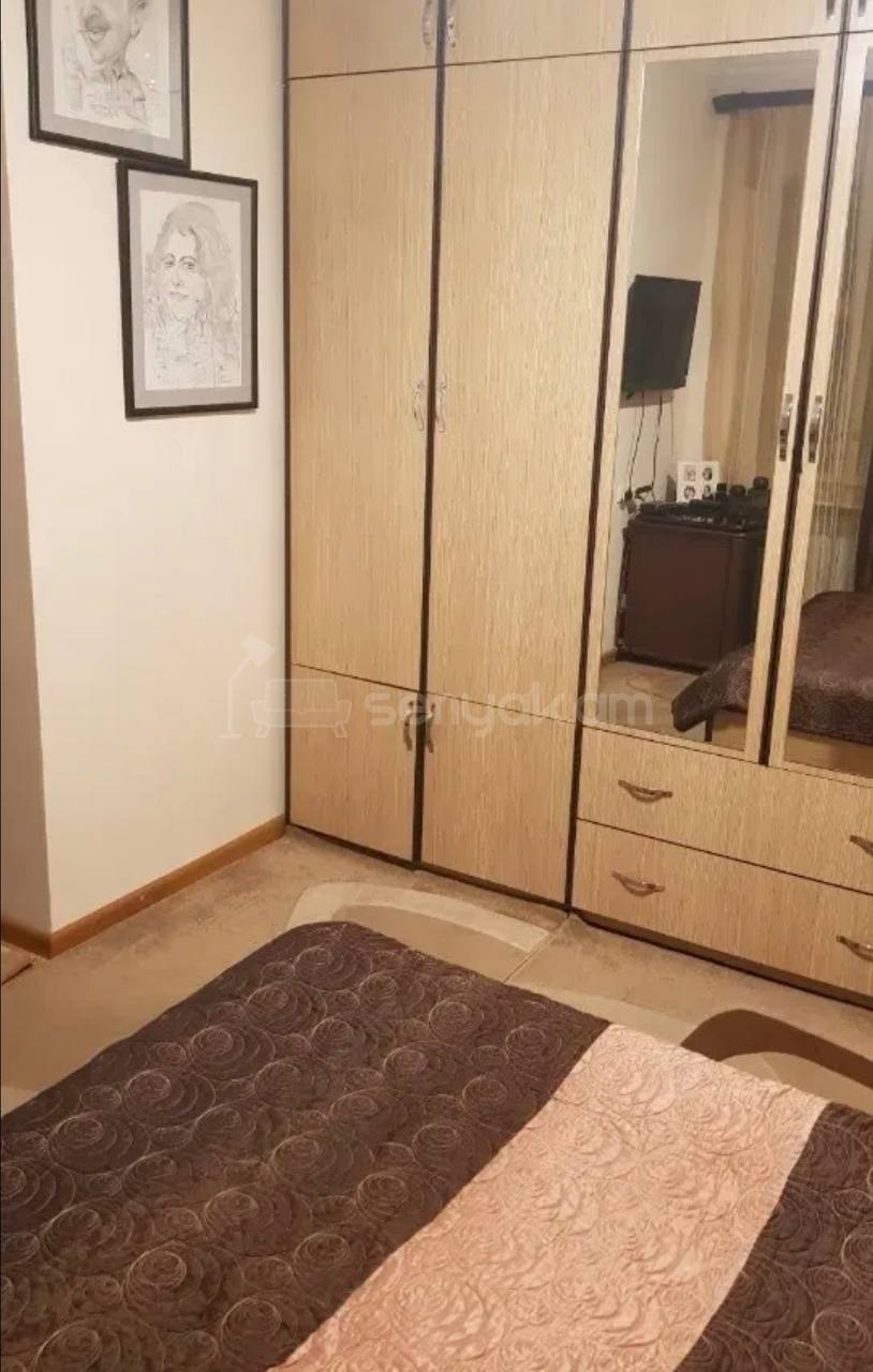 3 Սենյականոց Բնակարան Քարե Շենքում, 92քմ, 1/3 հարկ, Կապիտալ Վերանորոգված
