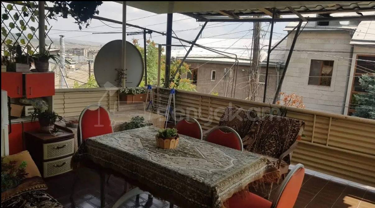 3 Սենյականոց Բնակարան Քարե Շենքում, 92քմ, 1/3 հարկ, Կապիտալ Վերանորոգված