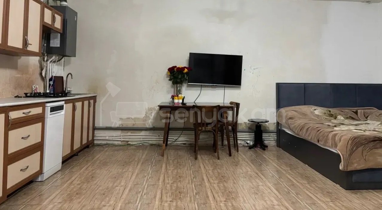 3 Սենյականոց Բնակարան, 76քմ, 1/10 հարկ, Պետական Վիճակում