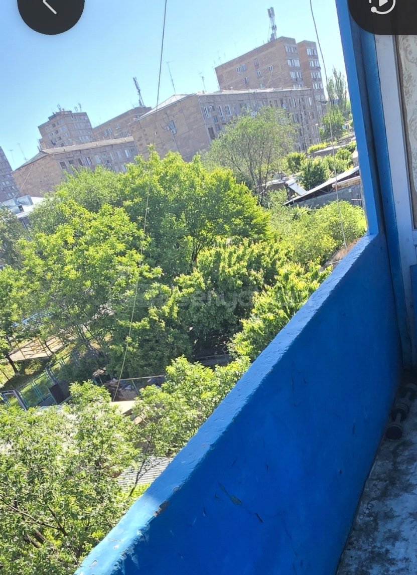 3 Սենյականոց Բնակարան Քարե Շենքում, 99քմ, 4/5 հարկ, Նորմալ Վիճակում, Կահավորված, Արևկող